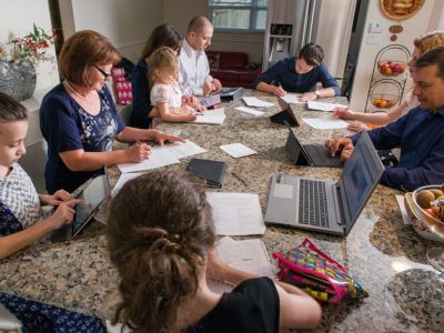 Домашнее собрание. Фото: Share.america.gov Домашнее собрание. Фото: Share.america.gov